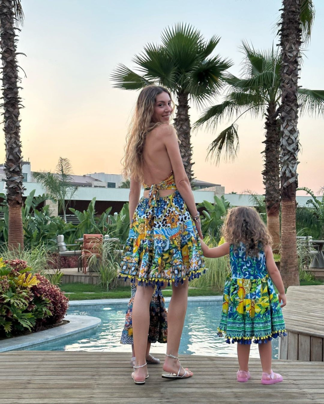 7-yillik-evli-kenan-imirzalioglu-ve-sinem-kobal-16279486_9129_m 7 yıllık evli Kenan İmirzalıoğlu ve Sinem Kobal çiftinden kızlarıyla ilk aile pozu geldi