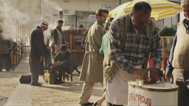 80-li-yillari-anlatan-dilek-tasi-dizisinden-16255106_655_m 80'li yılları anlatan Dilek Taşı dizisinden beklenen ilk fragman yayınlandı