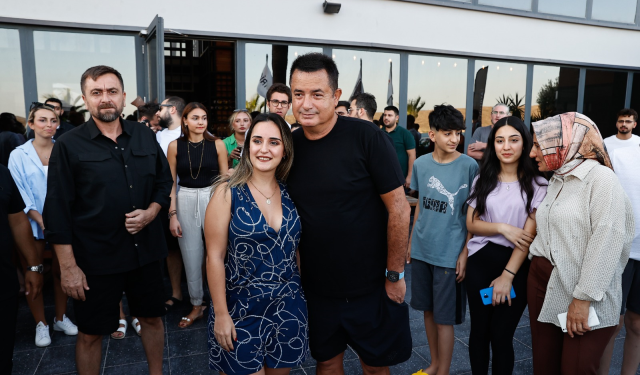 Acun Ilıcalı, 1100 çalışanını tatile götürdü! Gönüllerince eğlendiler