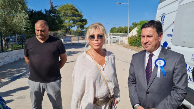 Ajda Pekkan Bodrum'da Hayvan Barınağını Ziyaret Etti