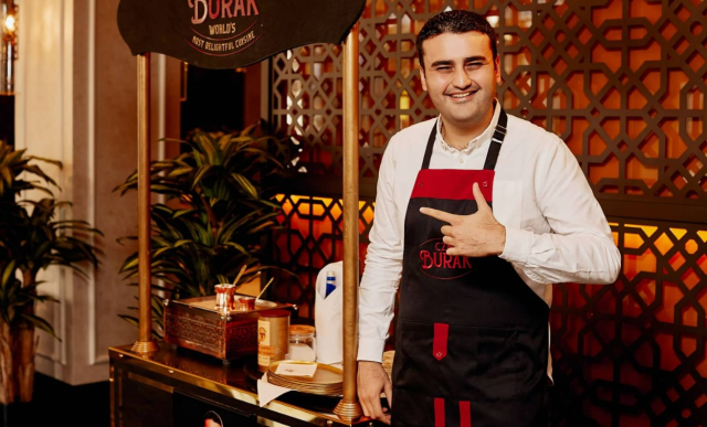 Babası tarafından dolandırdığını söyleyediği için zor günler geçiren CZN Burak iğne ipliğe döndü