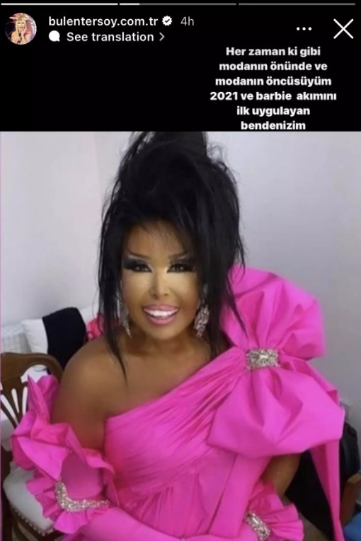 barbie-akimina-uyan-bulent-ersoy-tepeden-tirnaga-16221275_8183_m-1 Barbie akımına uyan Bülent Ersoy, tepeden tırnağa pembelere büründü