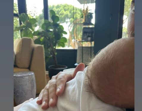 Bebeğini paylaşan çiçeği burnunda anne Aslı Enver'den güldüren sözler: Saçlarım şekil, önümden çekil