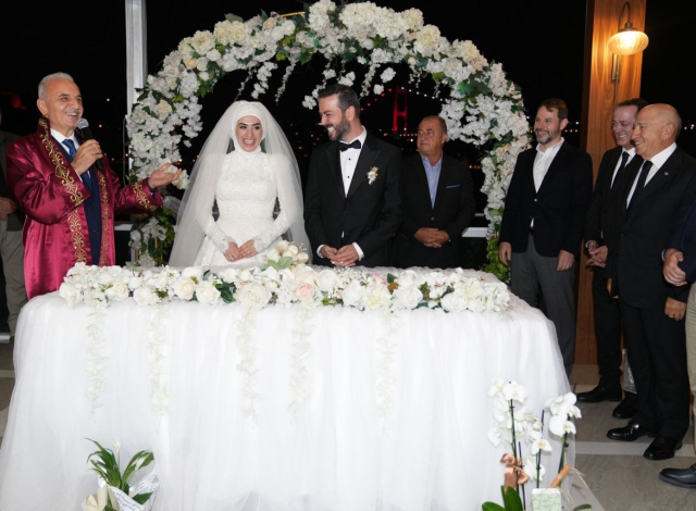 berat-albayrak-aylar-sonra-dugunde-goruntulendi-16376689_3391_m-1 Berat Albayrak, aylar sonra düğünde görüntülendi