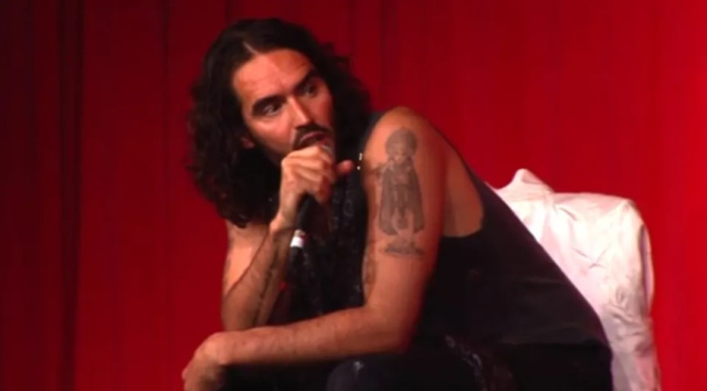 bes-kadin-tarafindan-cinsel-tacizle-suclanan-16343430_753_m Beş kadın tarafından cinsel tacizle suçlanan İngiliz komedyen Russell Brand'in şakayla bir kadına tecavüz ettiğini söylediği video ortaya çıktı