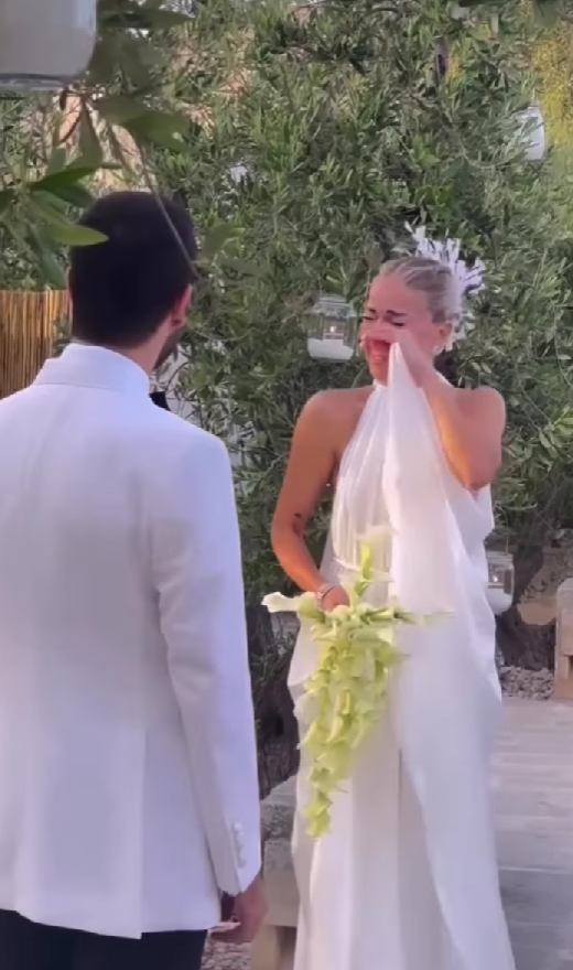 Burcu Esmersoy, Kendisinden 16 Yaş Küçük İş İnsanı Nazım Akmandil ile Evlendi