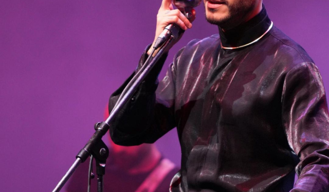 Cem Adrian, konserinde hayranlarına sitem etti: Burası çiftleşebileceğiz bir yer değil