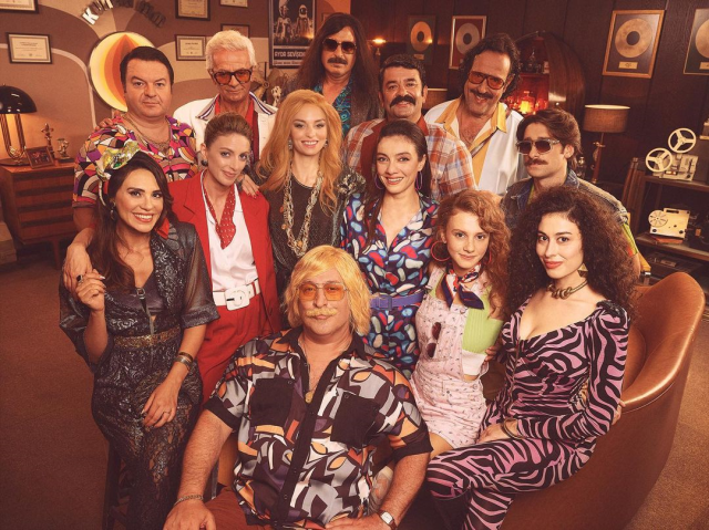 cem-yilmaz-ezgi-mola-yi-instagram-da-takipten-16234176_3594_m Cem Yılmaz, Ezgi Mola'yı Instagram'da takipten çıkardı