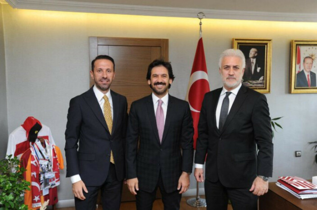 CHP'li Başarır'dan Tamer Karadağlı tepkisi: Sarayı çok seviyor, birden döndü