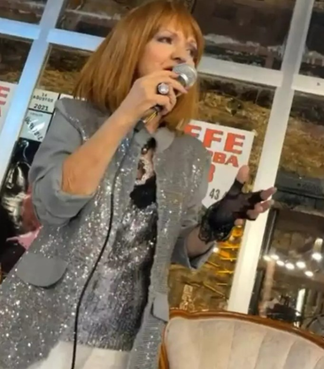 Çorbacıda sahne aldığı konuşulan Neşe Karaböcek'in kızı sessizliğini bozdu, Orası otantik bir mekan, ısrar üzerine şarkısına eşlik etti