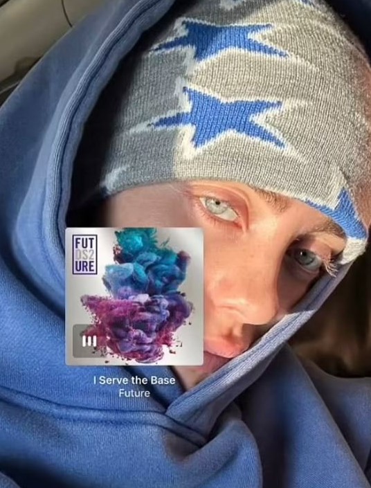 Dünyaca Ünlü Şarkıcı Billie Eilish, tarifeli uçakta görüntülendi