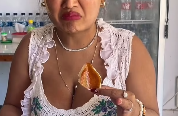 Endonezya'da domuz eti yemeden önce besmele çeken fenomen 2 yıl hapis cezasına çarptırıldı