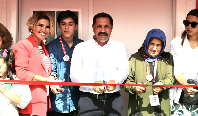 Gülben Ergen, Hatay'da açtığı okula depremde ölen Taha Duymaz'ın adını verdi