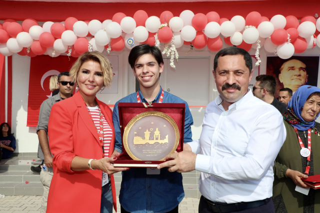 Gülben Ergen, Hatay'da açtığı okula depremde ölen Taha Duymaz'ın adını verdi