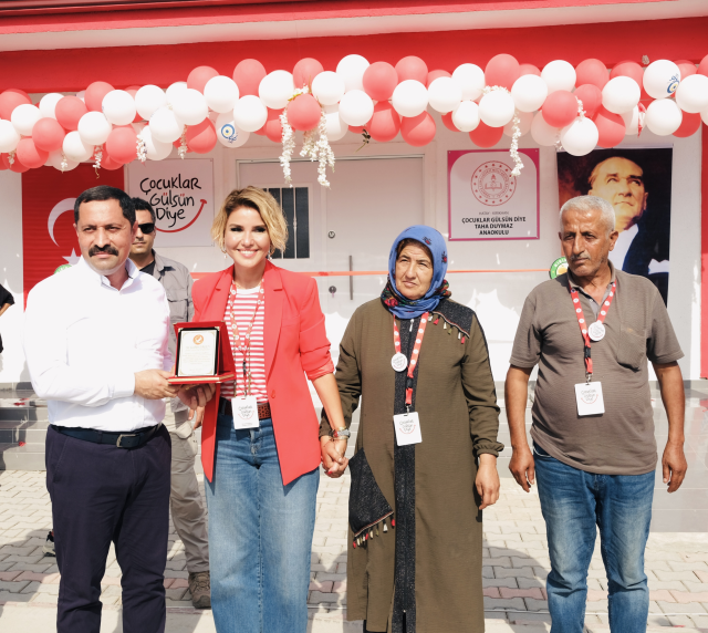 Gülben Ergen, Hatay'da açtığı okula depremde ölen Taha Duymaz'ın adını verdi