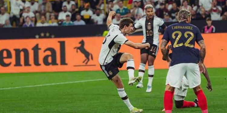 Dev maçta Almanya Fransa'yı geçmeyi bildi!