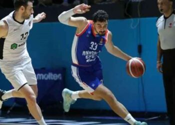 Anadolu Efes Mehmet Baturalp Turnuvası'nda rahat kazandı