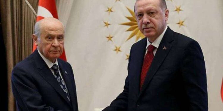 Deprem bölgesindeki üniversite öğrencileri geç gelen özel statüye tepki gösterdi
