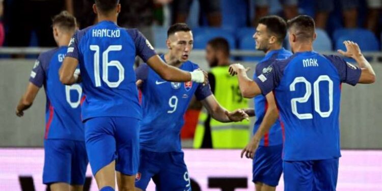 Slovakya 6 dakikada fişi çekti!