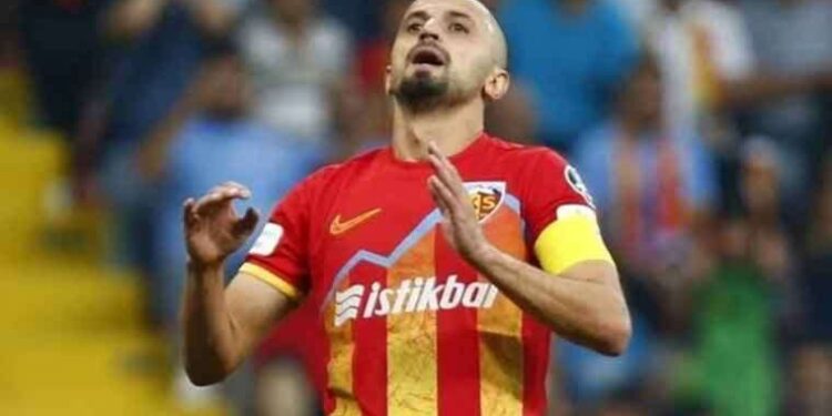 İlhan Parlak futbolu bıraktı