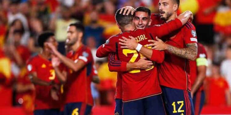 İspanya, Güney Kıbrıs karşısında gol oldu yağdı!