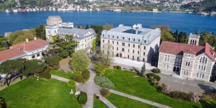 Boğaziçi Üniversitesi'nde yurt krizi: Barınamayan gidiyor
