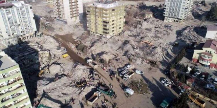 Gençlerin sanat dayanışması: Karanlığı aşan umut…