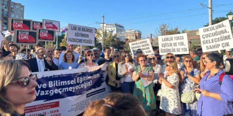 LABEP'den 'laik ve bilimsel eğitimden vazgeçmeyeceğiz' eylemi