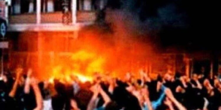 Hukukçulardan iktidara tepki: Madımak'ın üstü örtülsün istiyorlar