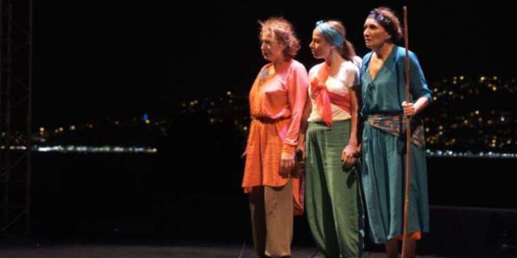 Tevfik Fikret anılıyor