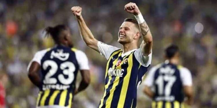Fenerbahçe'nin skor makinesi: Sebastian Szymanski
