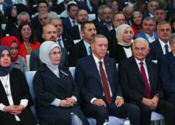 AKP MKYK üyeleri belli oldu: Yıldırım dışarıda 'oğullar' listede!