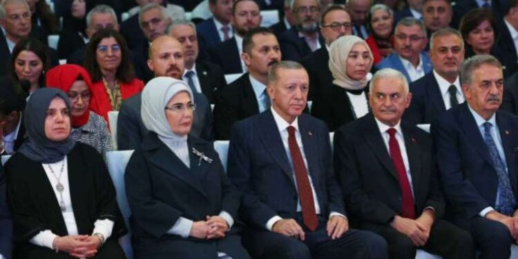 AKP MKYK üyeleri belli oldu: Yıldırım dışarıda 'oğullar' listede!
