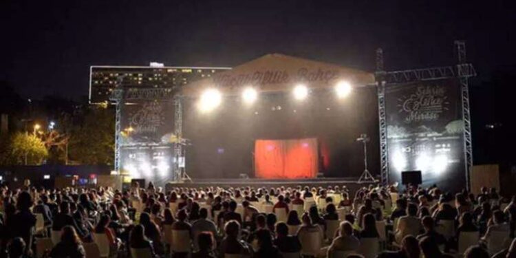 Kültür etkinliklerine kriz ortamında bile destek olmanın 'reklamdan' öte anlamları var