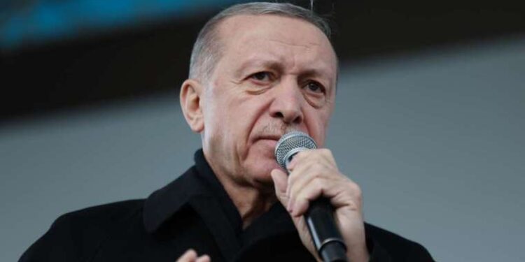 CHP'li Türker Ateş: ‘Cumhurbaşkanlığı ihaleleri 1 milyarı aştı’