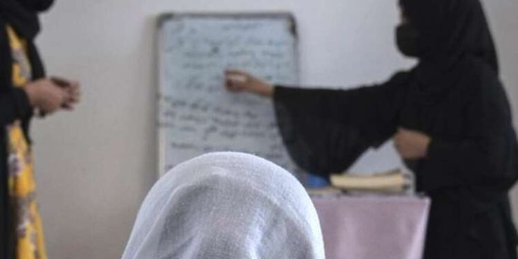 Son dakika… Arnavutköy’de 4 katlı fabrikada yangın!