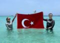 Ticari taksi otomobile arkadan çarptı: 2 yaralı