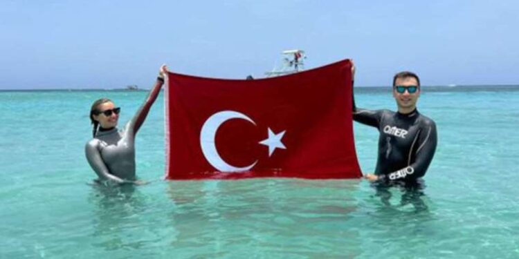 Milli sporcu Şahika Ercümen, Serbest Dalış Şampiyonası'nda 3. oldu