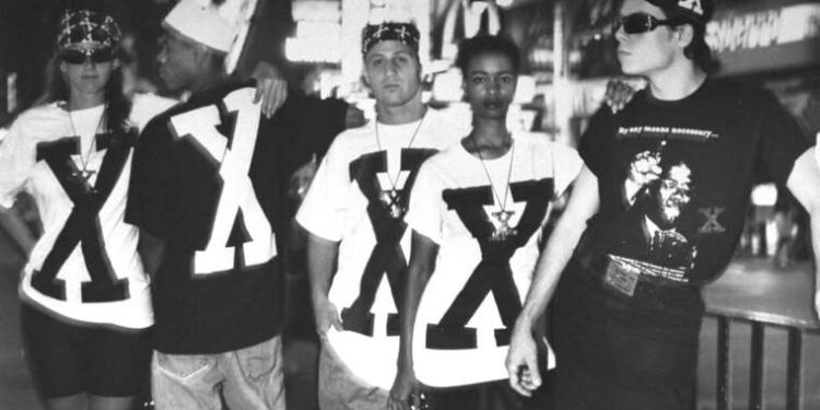 Nijer’deki Türk vatandaşları özel uçuşla Türkiye’ye getirildi