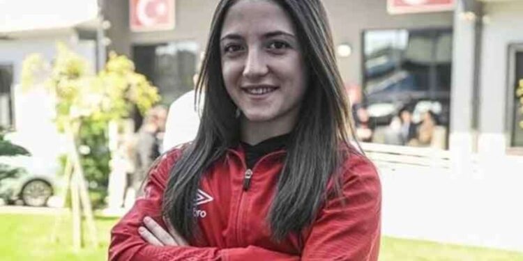 Milli halterci Cansu Bektaş dünya üçüncüsü oldu