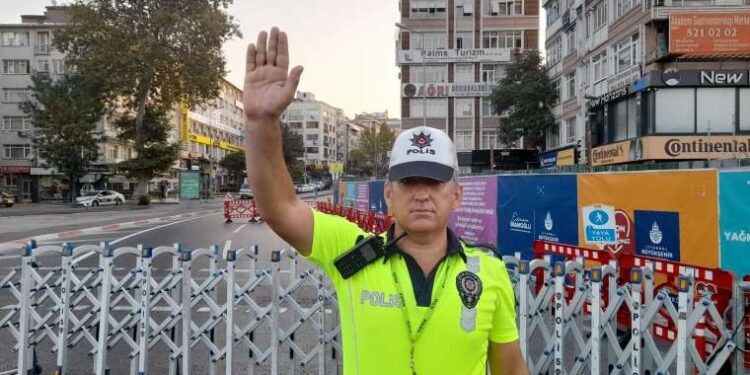 Maltepe’de işyerinde yangın paniği!