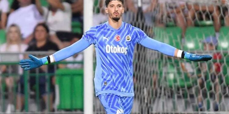 Fenerbahçe tribünlerinden Altay Bayındır'a tepki