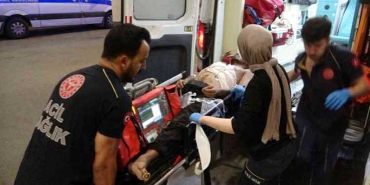 Lastik değişimi sırasında zincirleme kaza: 2 ölü, 9 yaralı