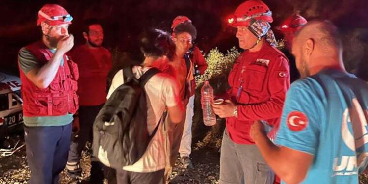 ‘Gurur’ sokaklara taştı: Bodrum’da şampiyonluk coşkusu!