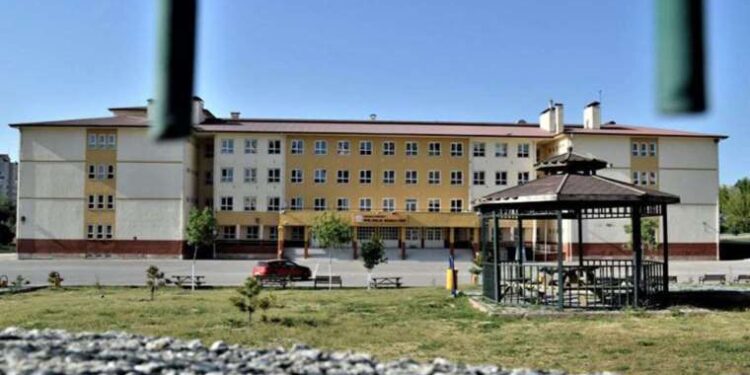 Ankara’da şüpheli çanta paniği