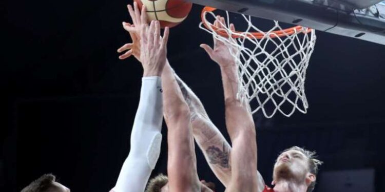 12 Dev Adam'ın kadrosunda iki değişiklik