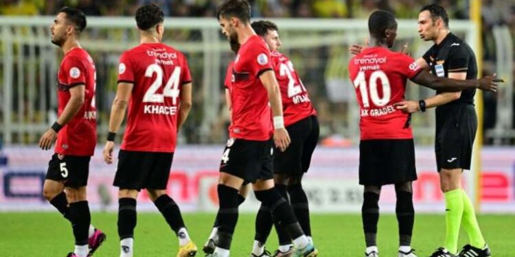 Sarıyer’de atık depolama tesisinde yangın