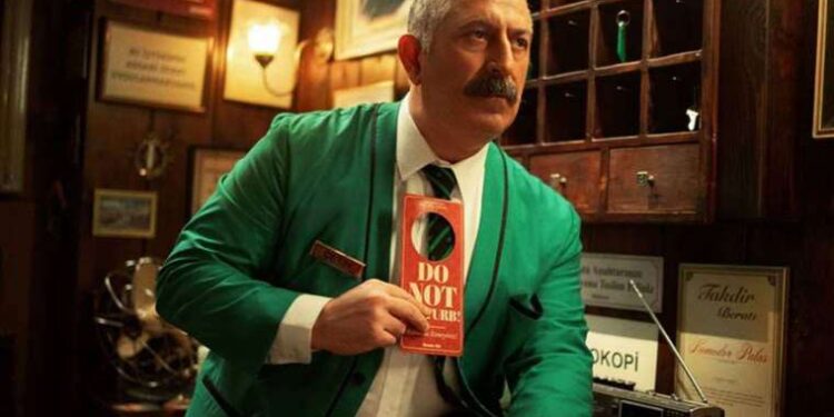 Cem Yılmaz’ın yeni filmi ‘Do Not Disturb’ Netflix’te: İşte ilk tepkiler…