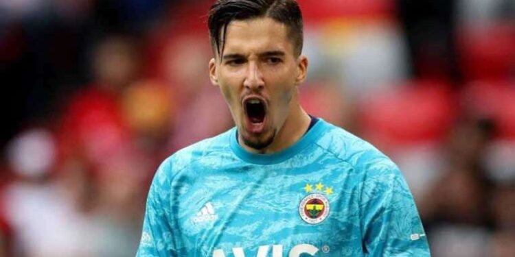 Manchester United'dan Altay'a yeni teklif!