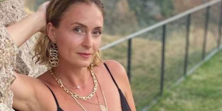 Ceyda Düvenci hastaneye kaldırıldı